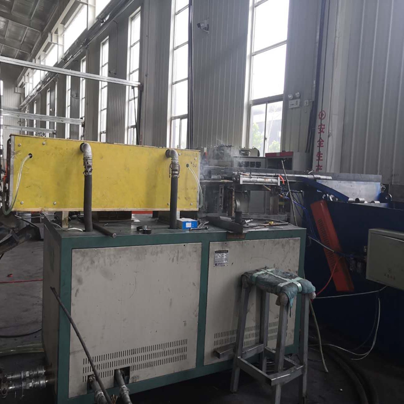 Automatic feeding medium frequency forging furnace